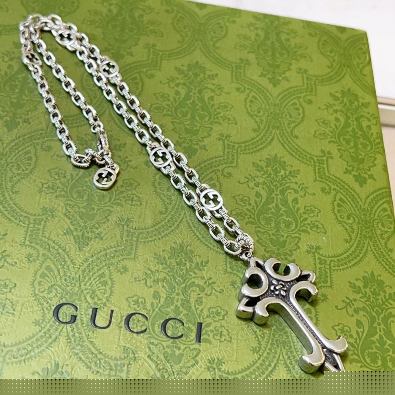G*u*i necklaces